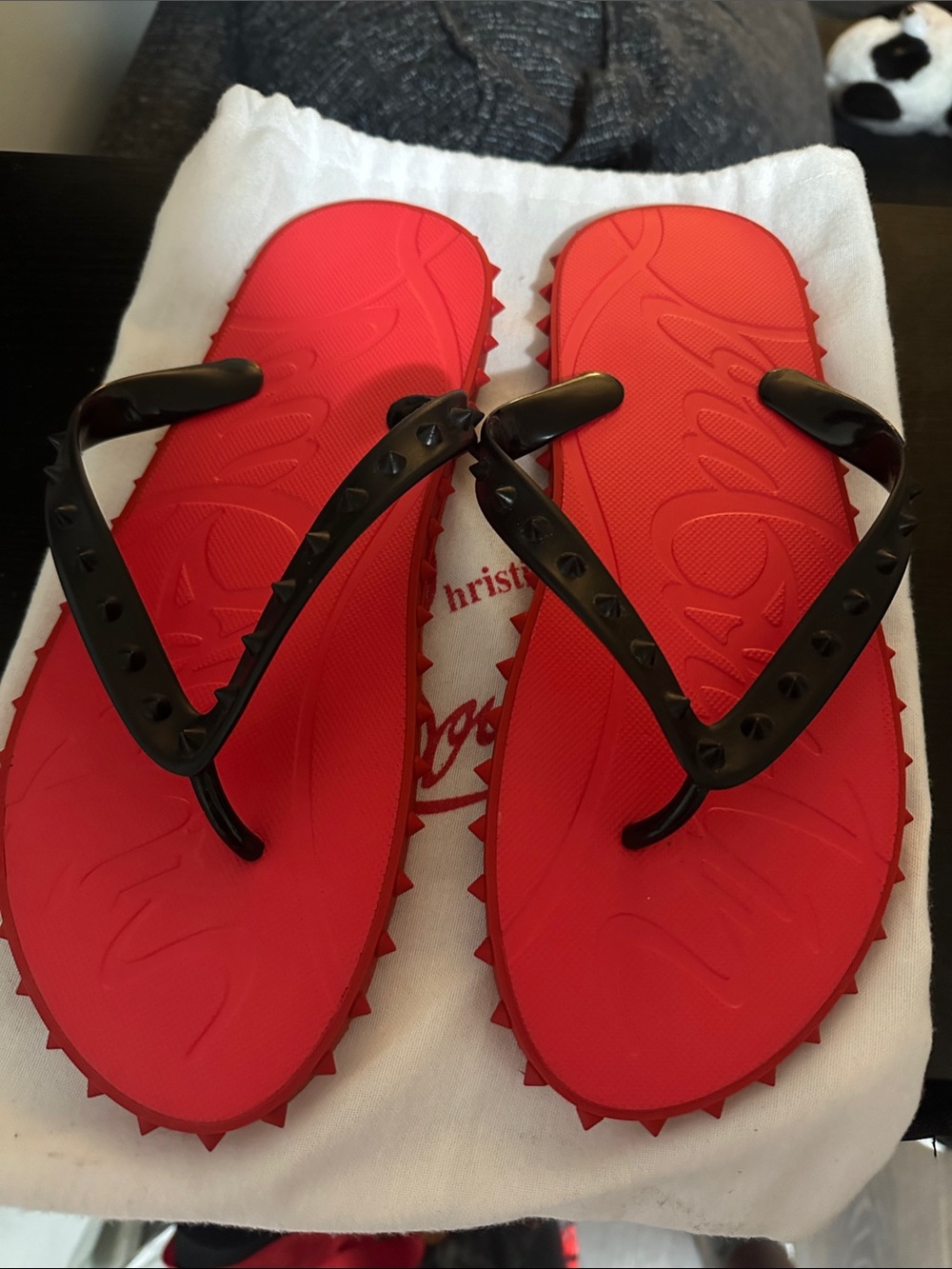 NWT ❤️🖤 Red and Black Spike-Trim Flip Flop Sandals